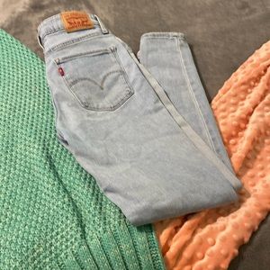Women’s LEVIS Jeans size 26